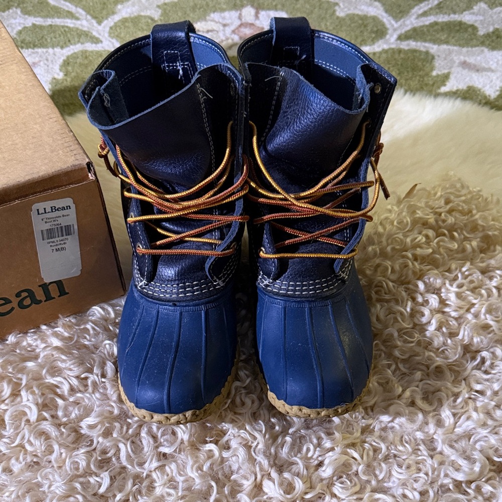 L.L. Bean Navy Womens 8” Size 7 Fits size 8